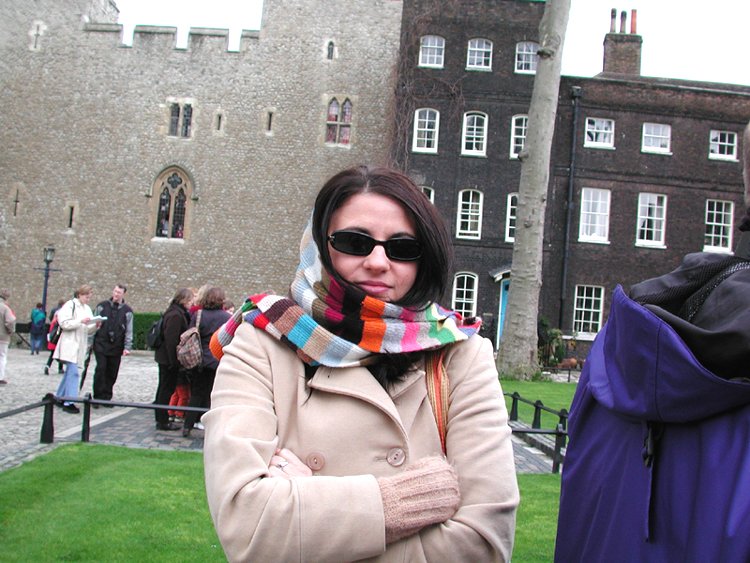 Stacie at Tower of London 2.jpg 439.9K